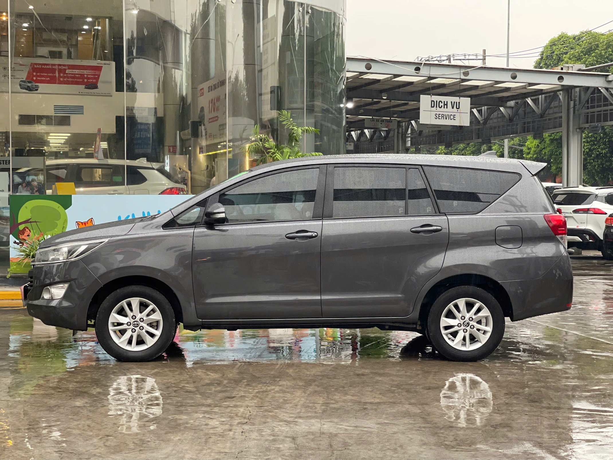 TOYOTA INNOVA 2.0E 2017